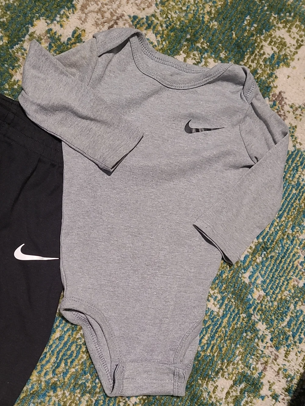 Nike 2-Piece Boy Toddler 24 Months Gray Sport Bodysuit Onesie Pants Long Sleeve
